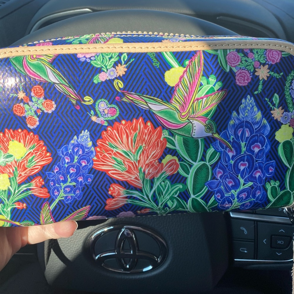Consuela Wallet